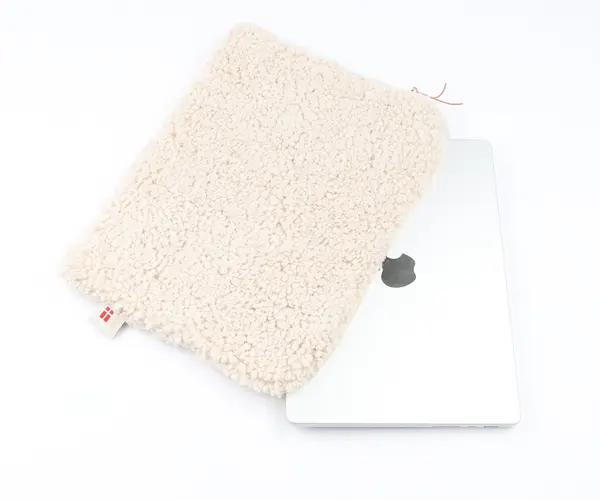 Computer Sleeve ⎮ Saueskinn ⎮ 36 cm x 28 cm