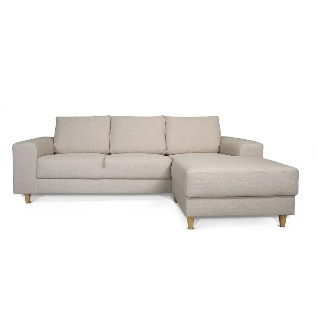 Nordic sofa med sjeselong høyrevent lyse beige.