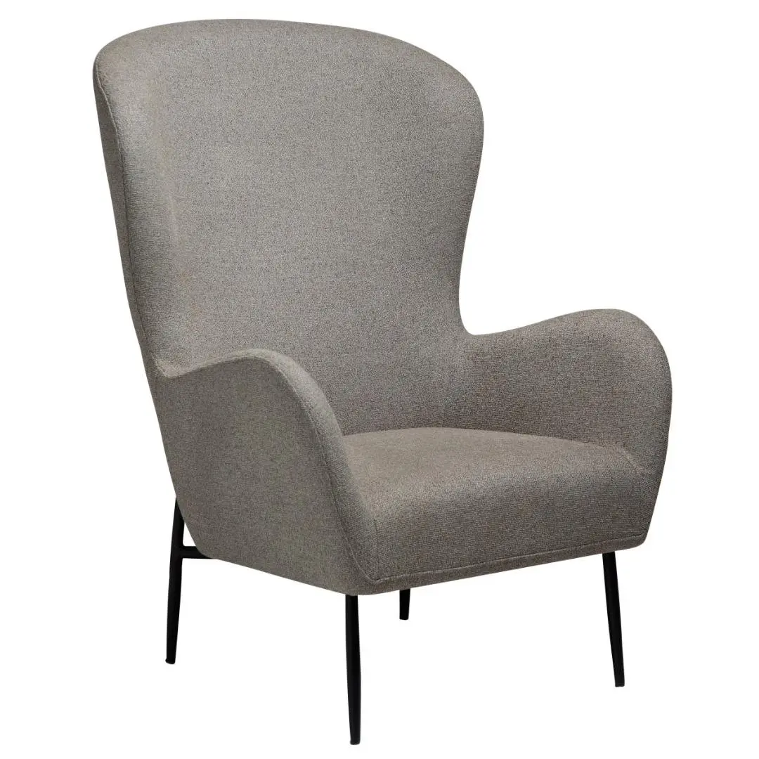 Glam Dan-Form lenestol med armlene boucl&eacute; lysebrun.