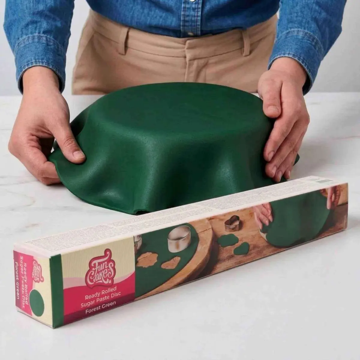 Fondantlokk av mørk grønn fondant fra FunCakes, 430g (B.F. 14.10.2026)