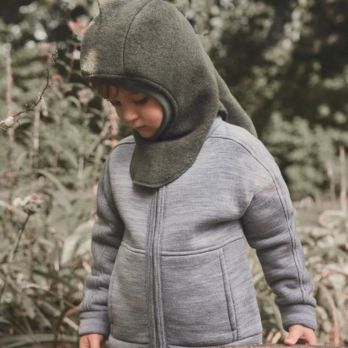 HutteliHut Balaclava Triangles Wool, beetle