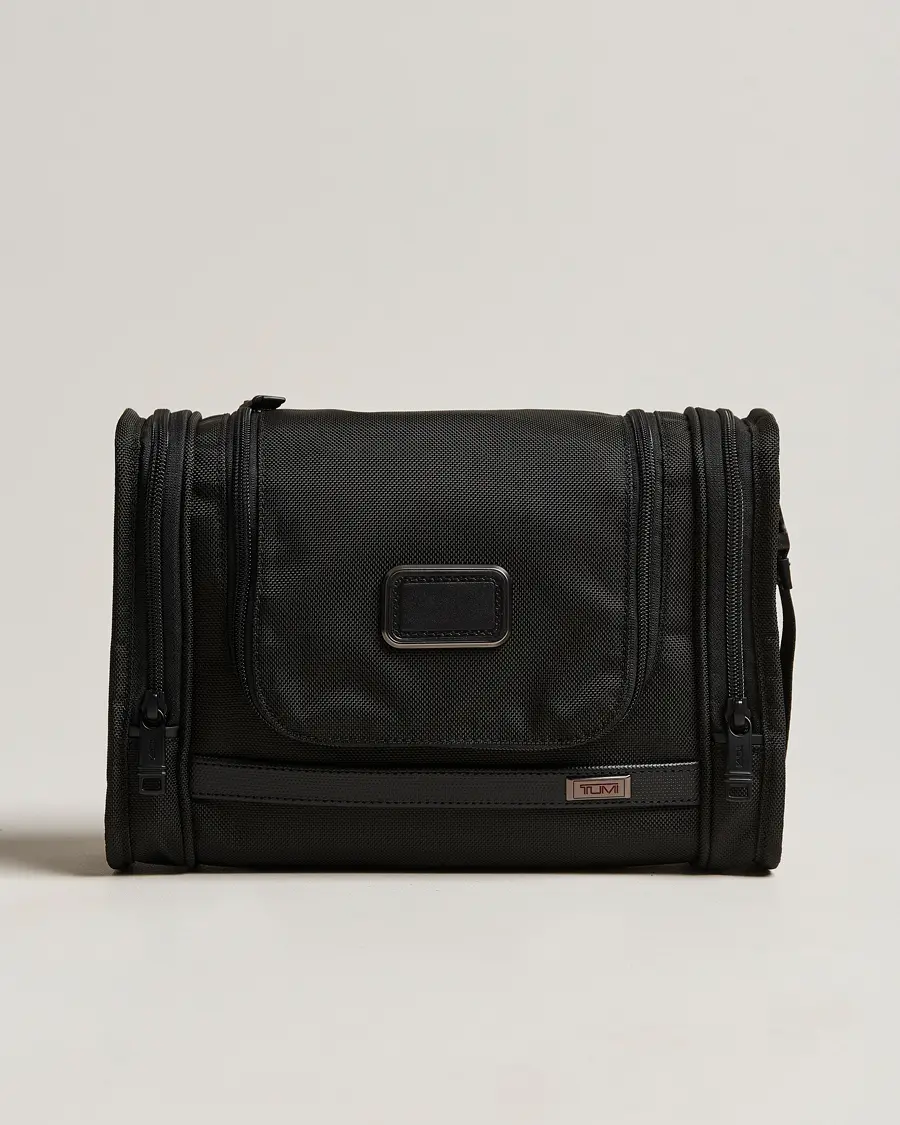 TUMI Alpha Hanging Travel Kit Black