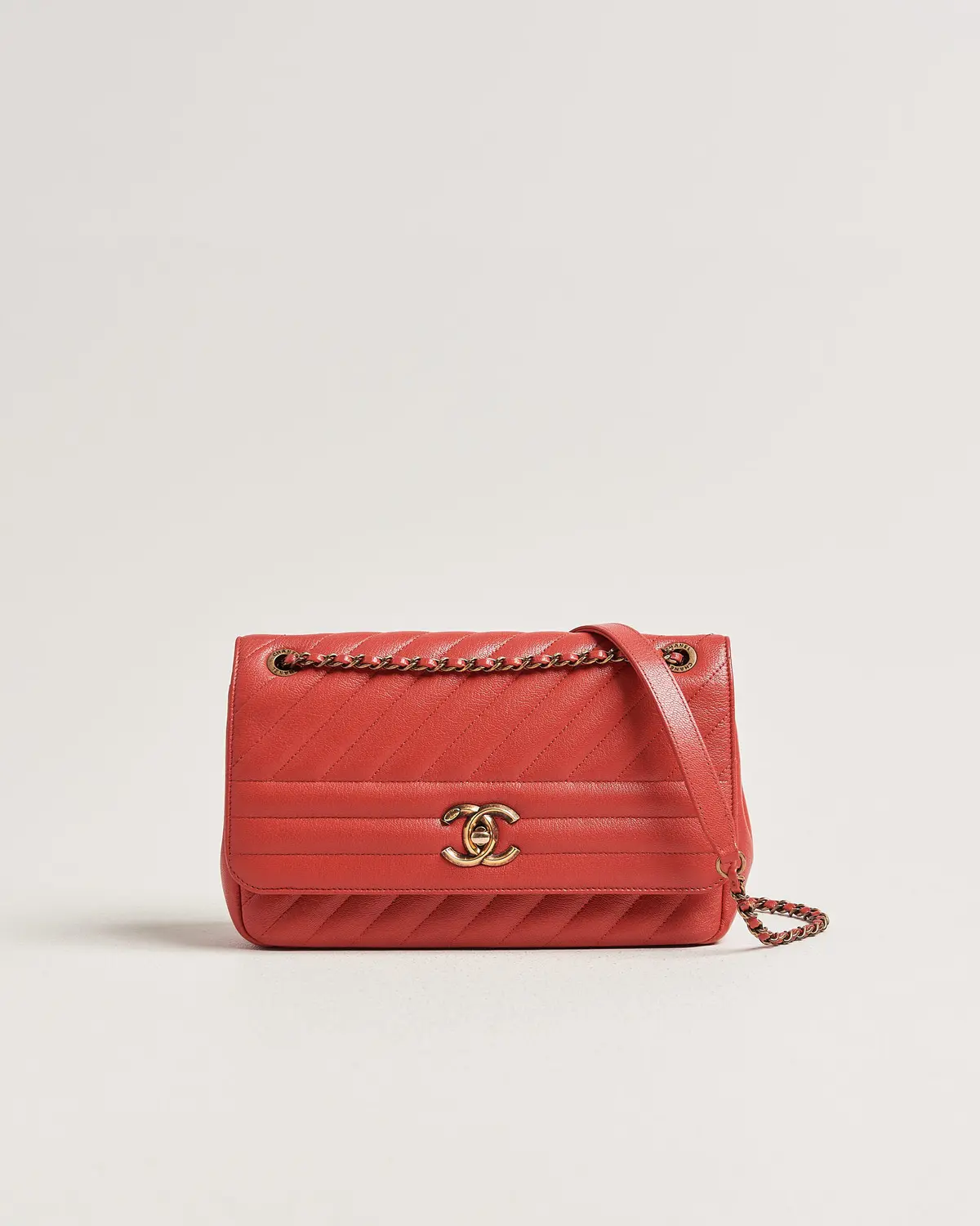 Chanel Pre-Owned Chevron Medium Flap Bag Coral