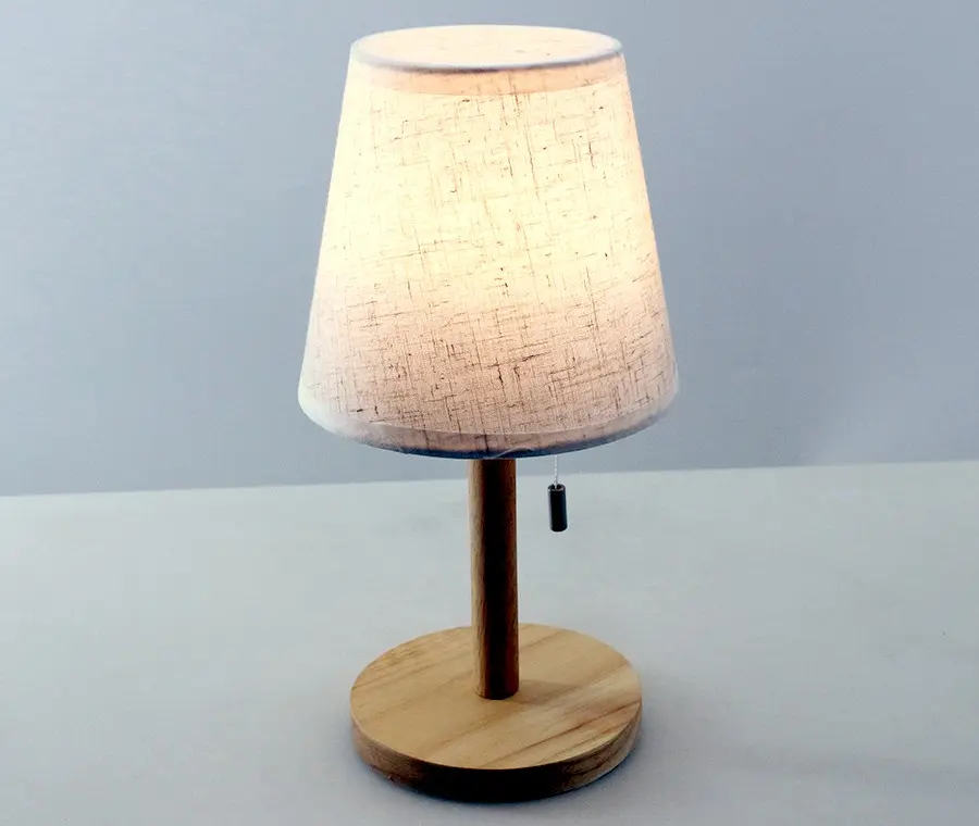 Homeline bordlampe trefot, beige skjerm 3 nivåer 451625