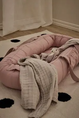 Alice & Fox ASTRID Babynest, Lyserosa