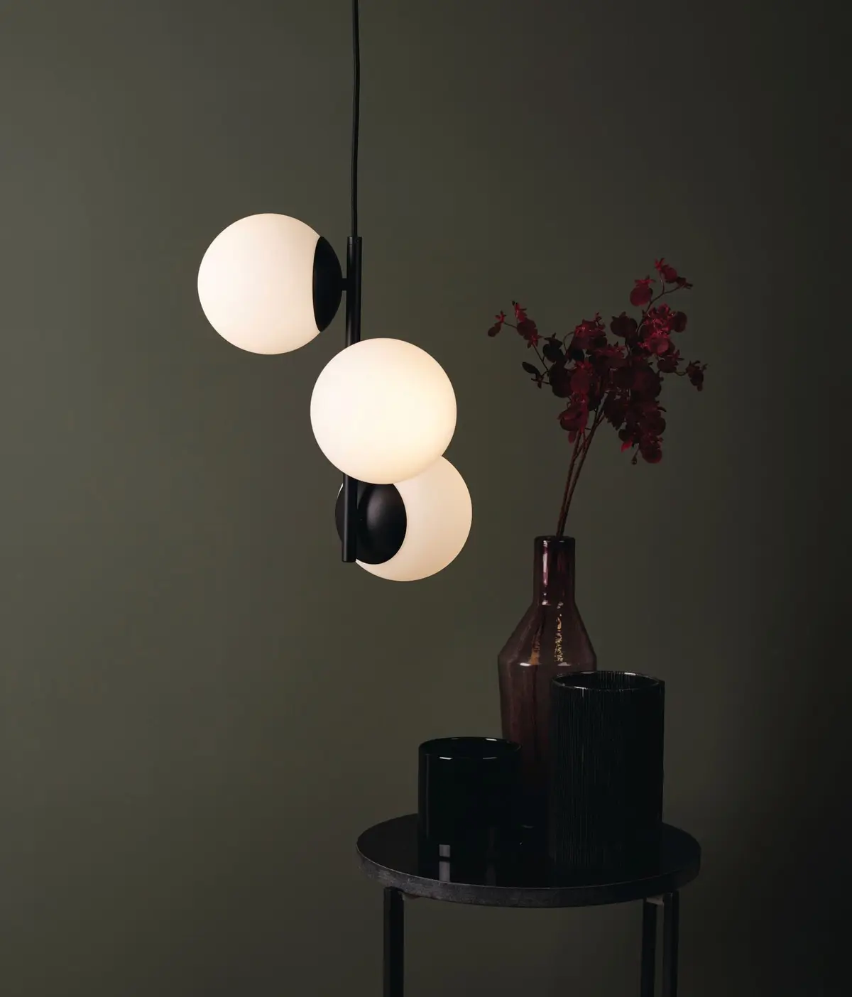 Bella taklampe svart