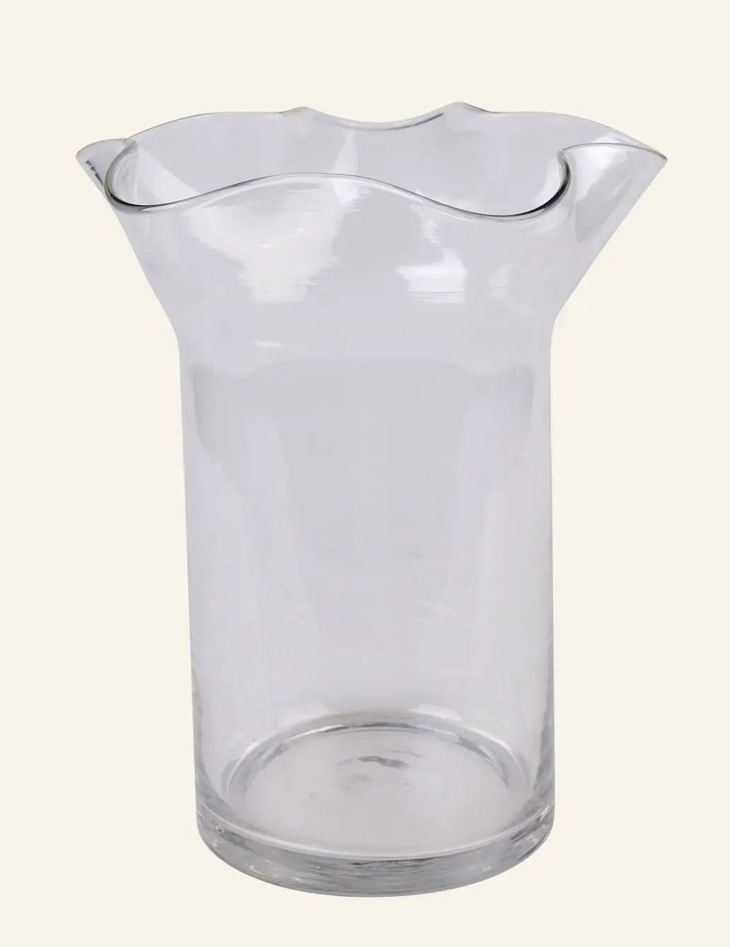 Scallop vase transparent