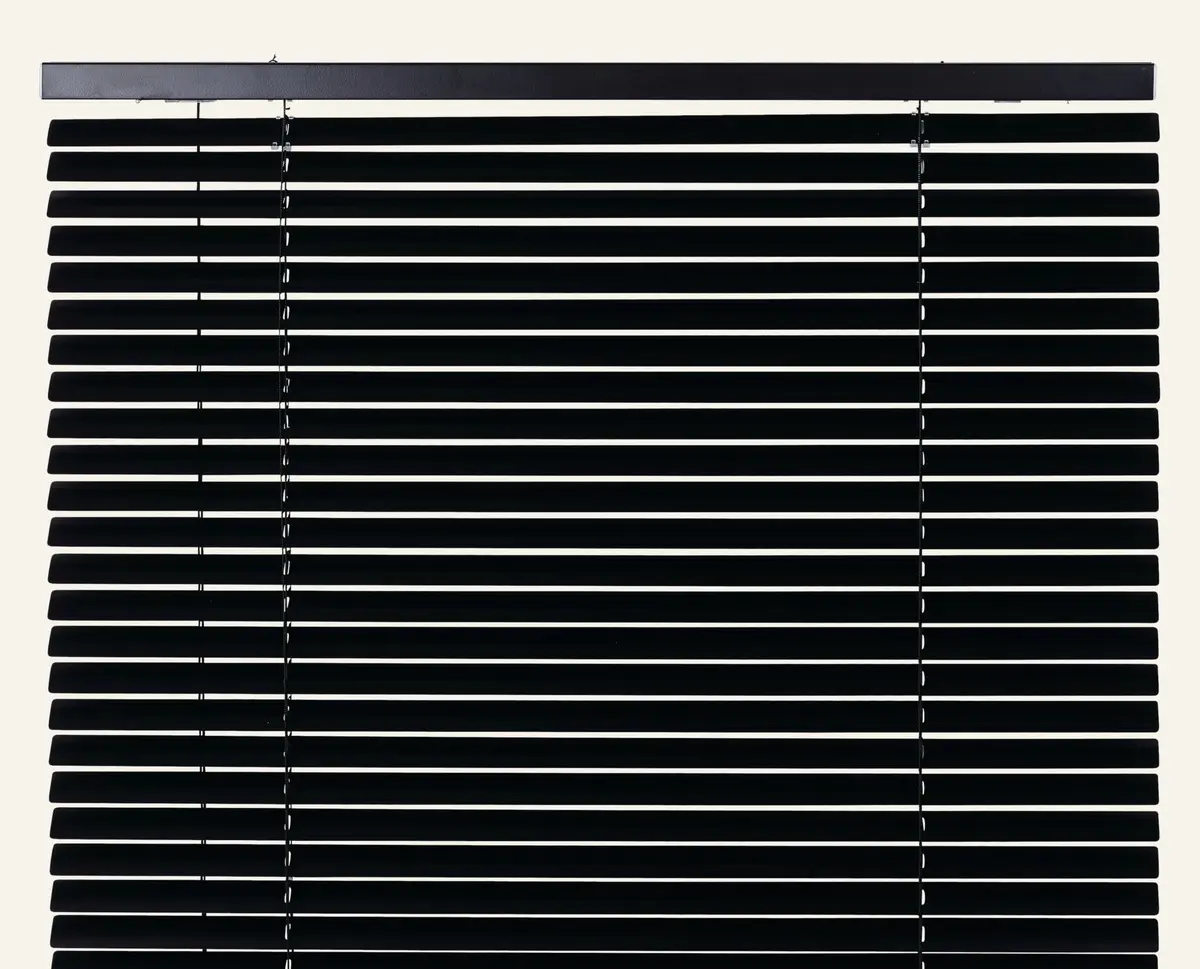 Alu Blind 25mm metallpersienne svart