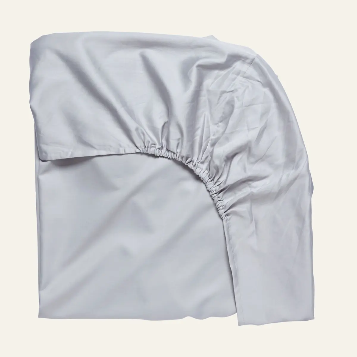 Soft Satin formsydd laken lys grå