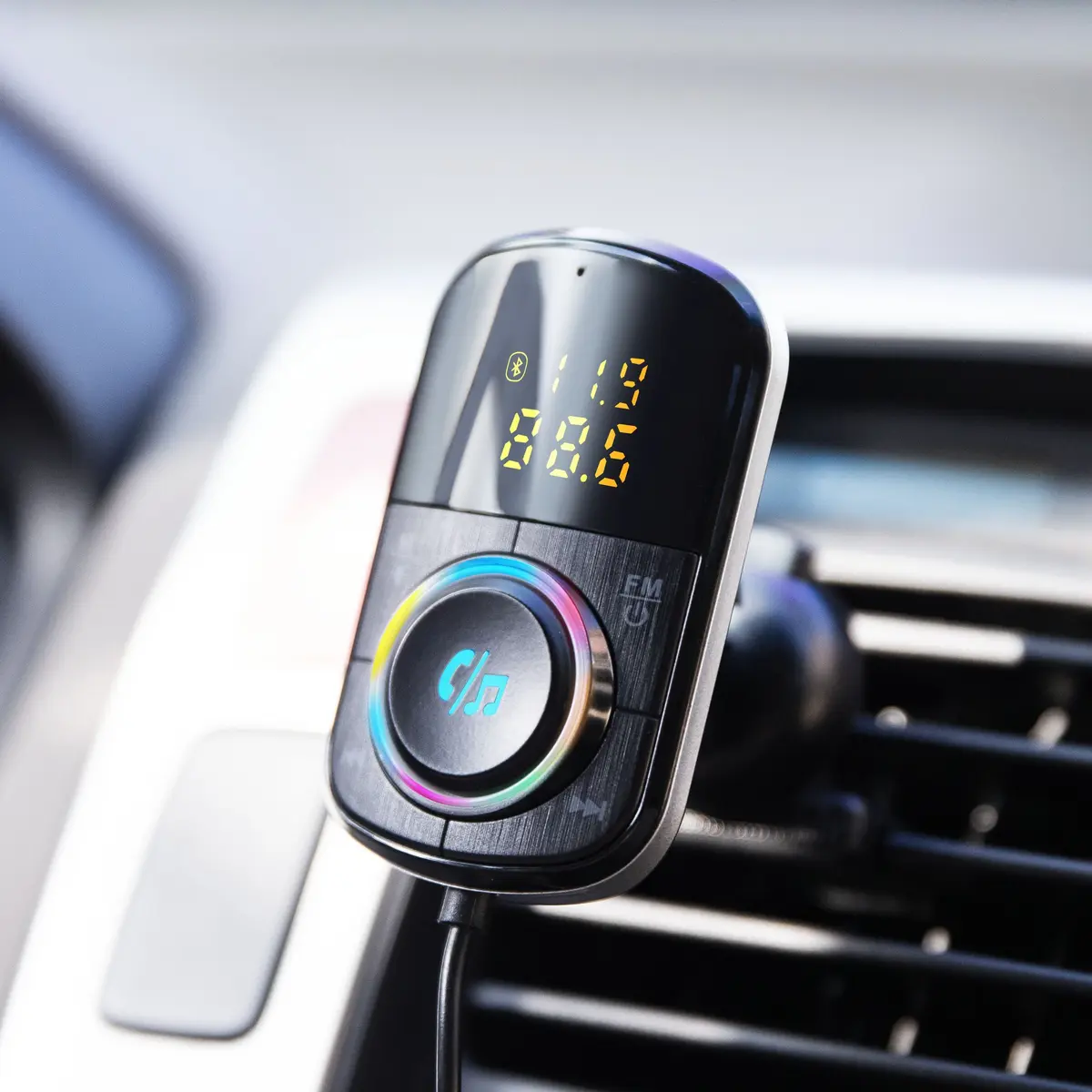 Linocell FM-sender med Bluetooth og hurtiglading