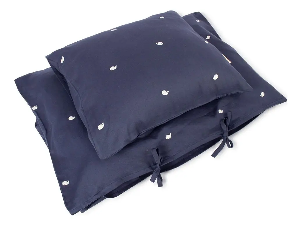Filibabba Babysengetøy GOTS - brodert Hvalen Christian design - Midnight - 1 stk.