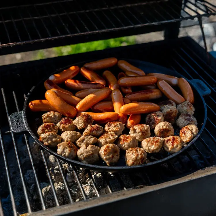 Støpejernpanne til grillen