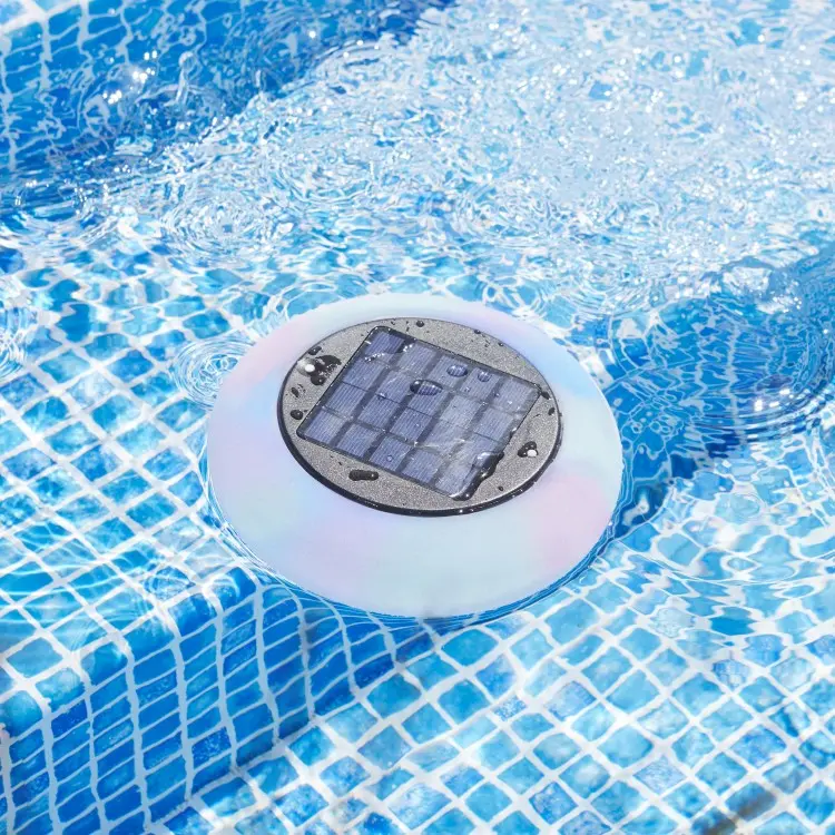 Solcelledrevet bassenglampe