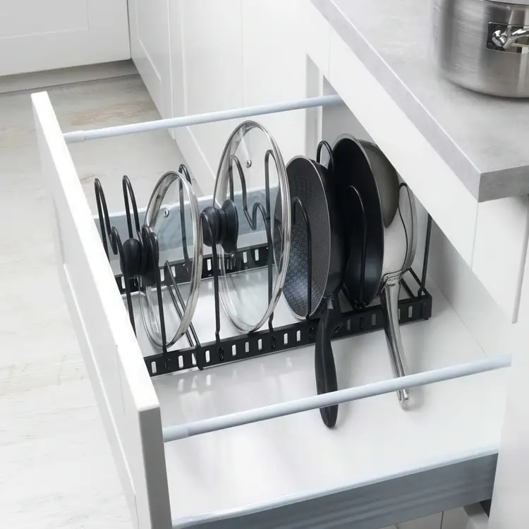 Justerbar stekepanneoppbevaring, 30–57 cm