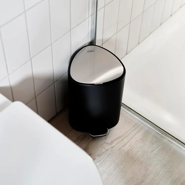 Pedalbøtte 5L, Joseph Joseph, Svart