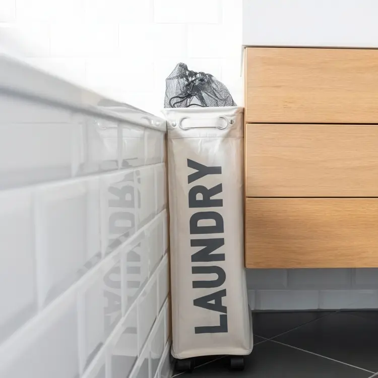 Smal vaskekurv på hjul, Laundry