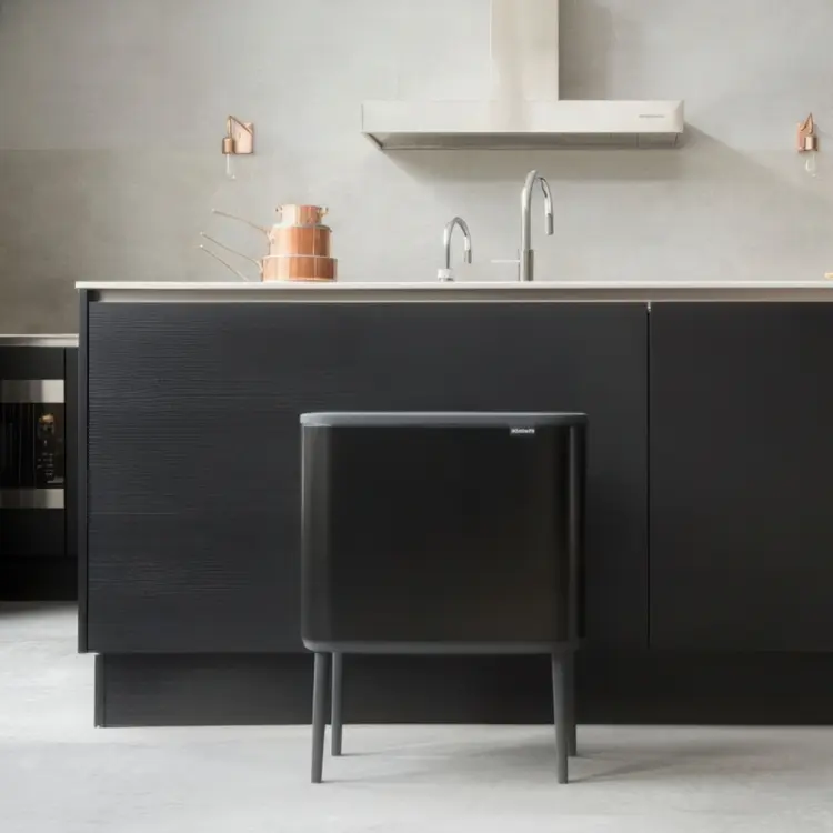 Kildesorteringsstasjon på ben med 2 rom, Brabantia, Svart