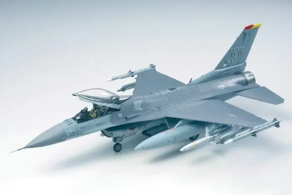 Tamiya 1/48 F-16 CJ Fighting Falcon