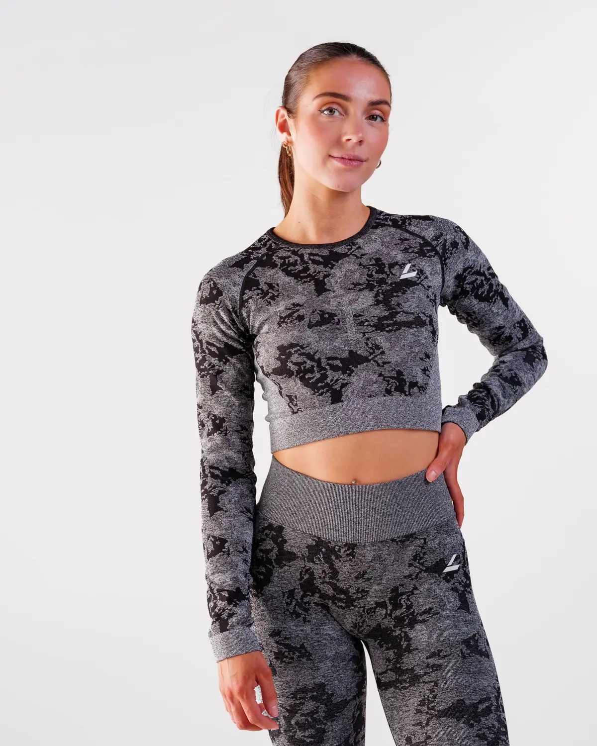 LEVITY Device Seamless Ruch Crop LS Dk Grey Leo