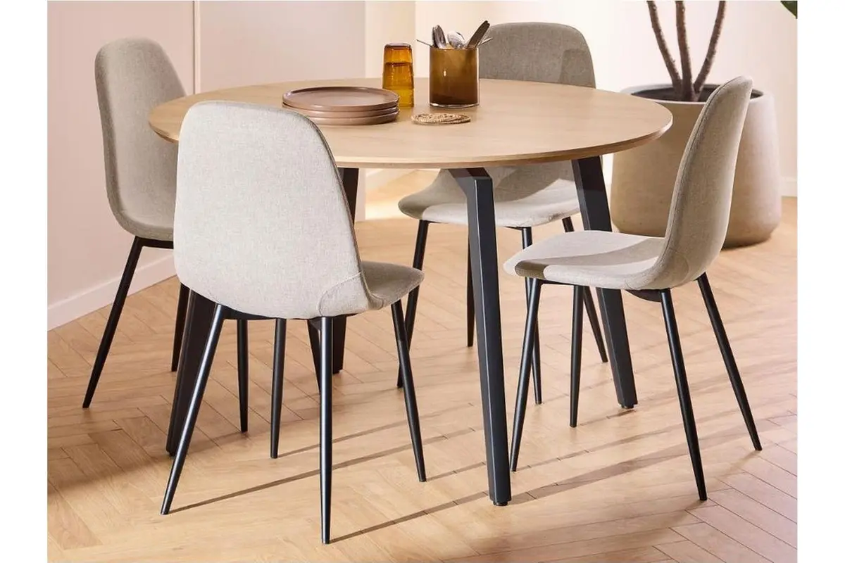 Motona Spisegruppe Rund 120 Cm + 4 Salaman Spisestuestoler